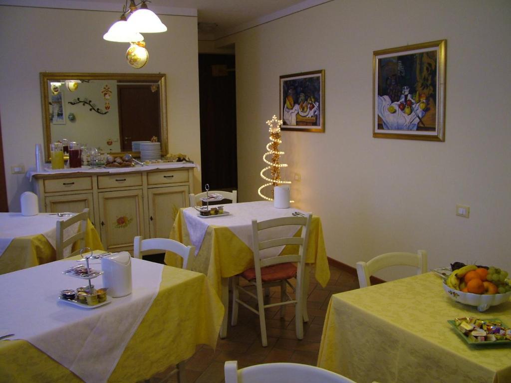 Bb Mambrotta Guest House San Martino Buon Albergo Ngoại thất bức ảnh