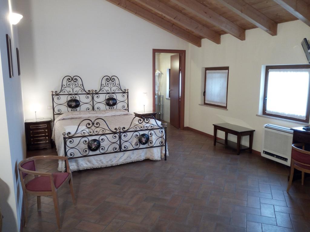 Bb Mambrotta Guest House San Martino Buon Albergo Ngoại thất bức ảnh