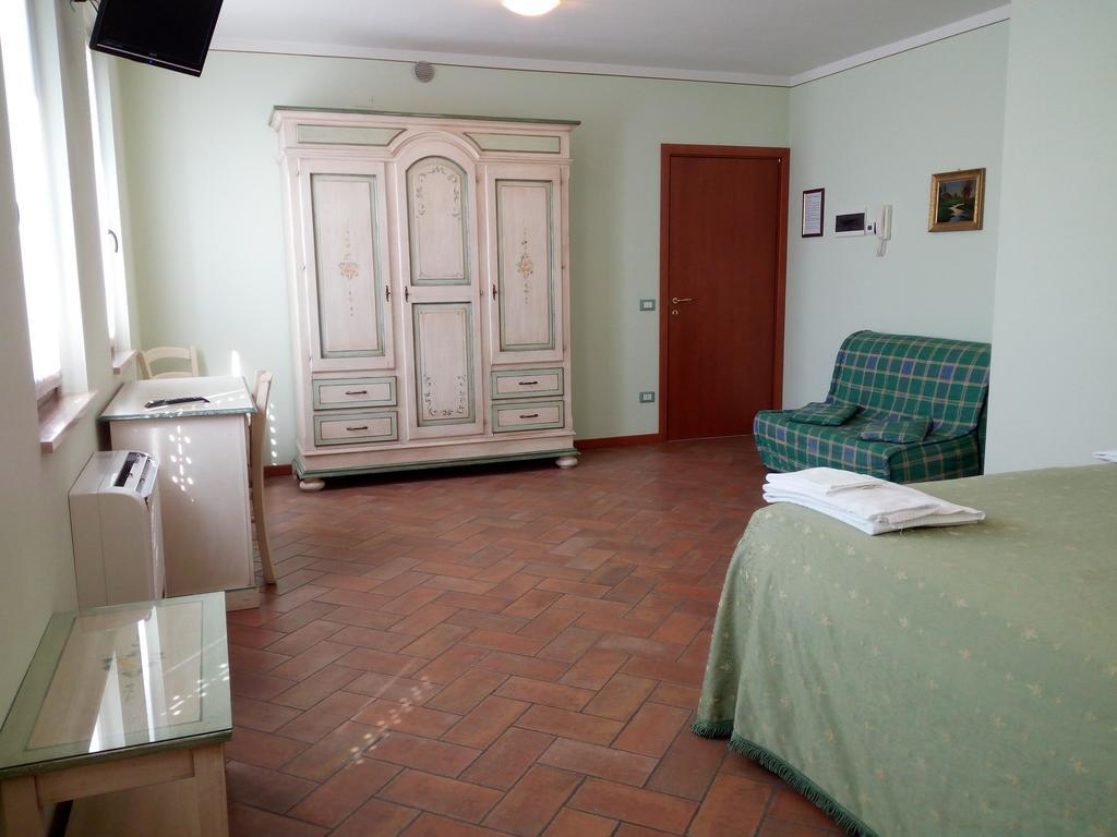 Bb Mambrotta Guest House San Martino Buon Albergo Ngoại thất bức ảnh