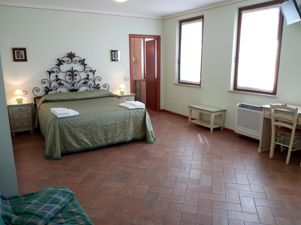 Bb Mambrotta Guest House San Martino Buon Albergo Ngoại thất bức ảnh